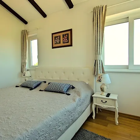 Villa Complex Luve Rosini